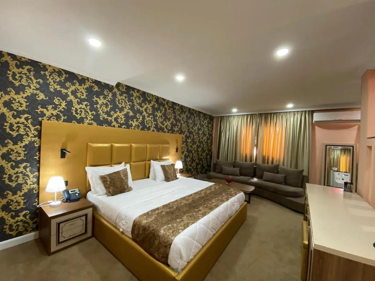 Hotel Deluxe Тирана