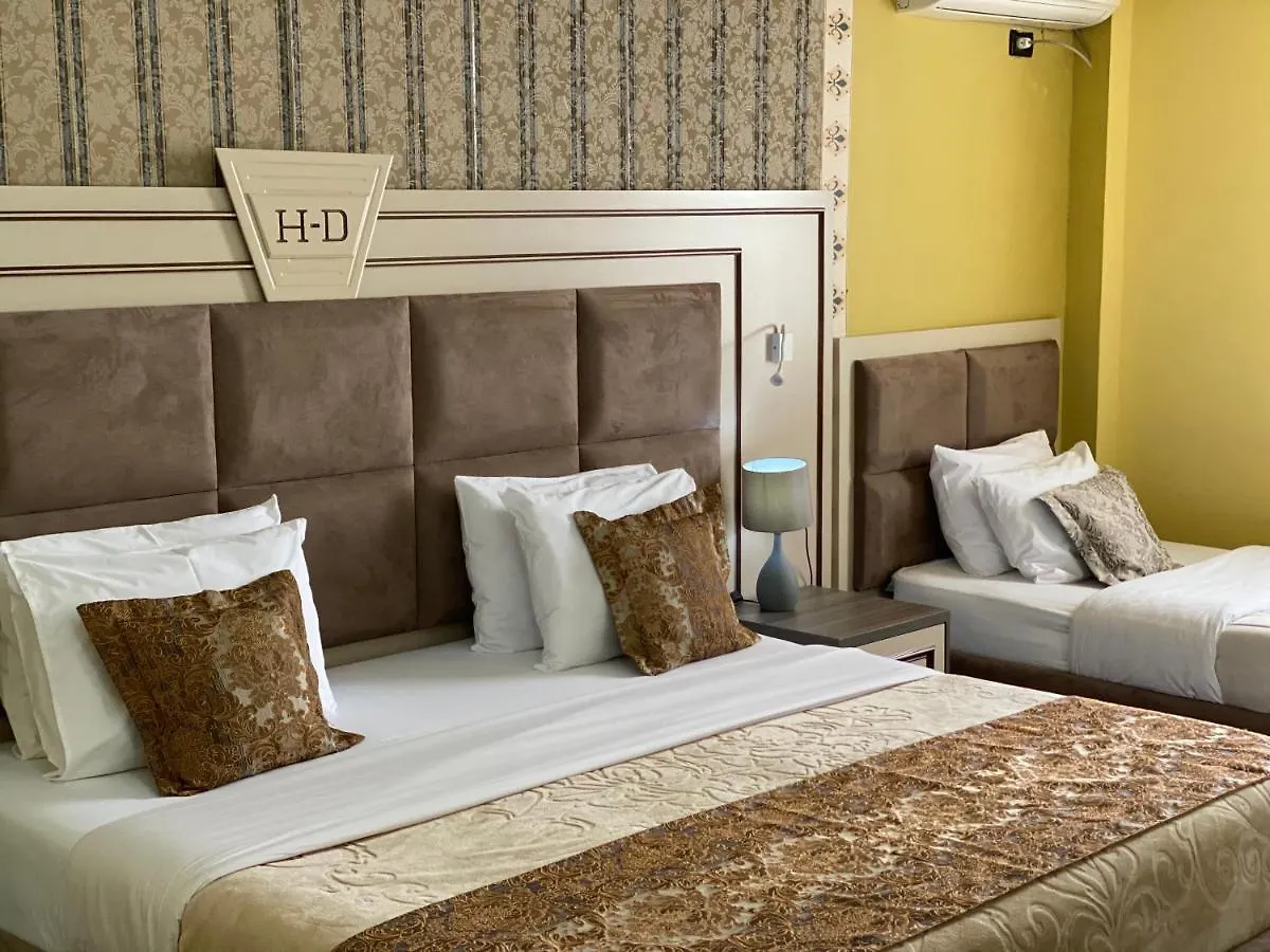 Hotel Deluxe Тирана