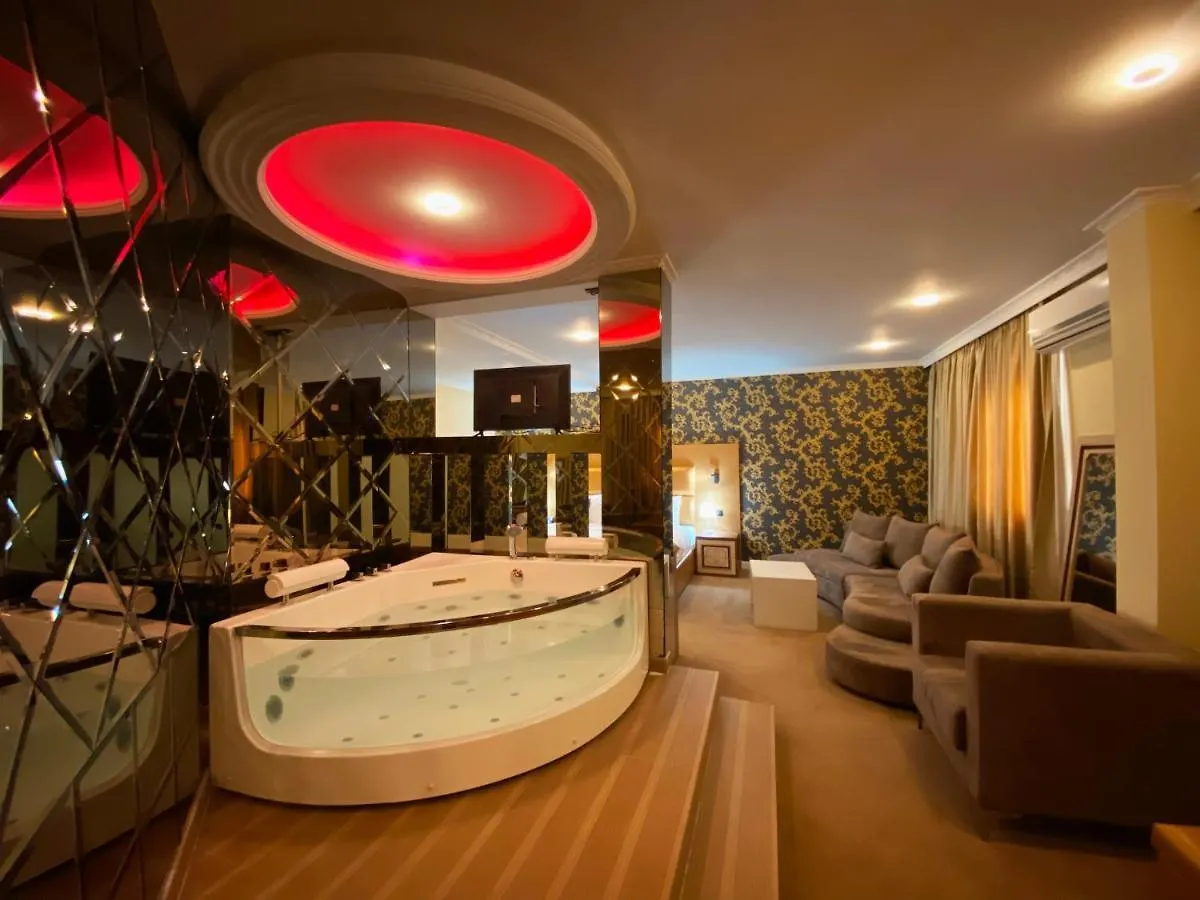 ****  Hotel Deluxe Тирана Албания