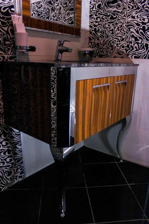 Hotel Deluxe Тирана