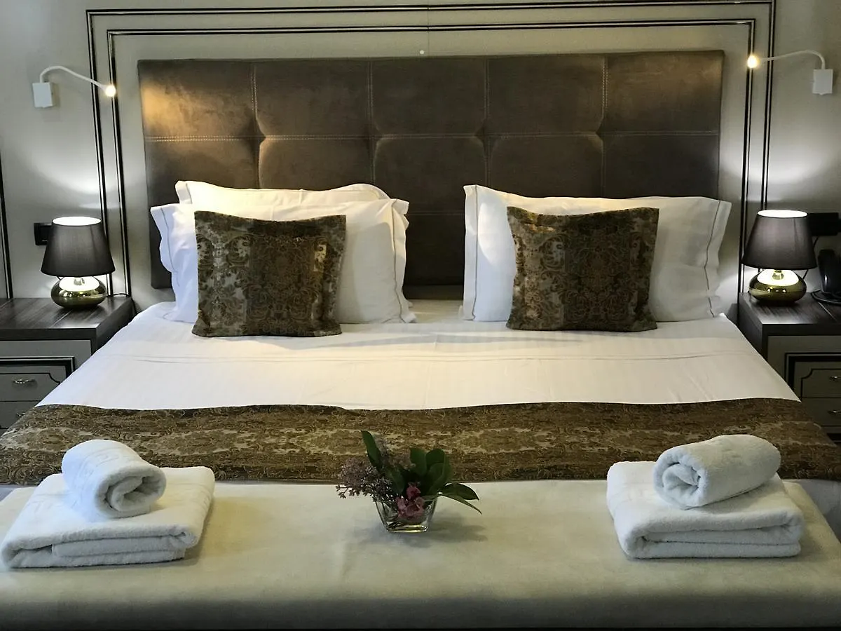 Hotel Deluxe Тирана