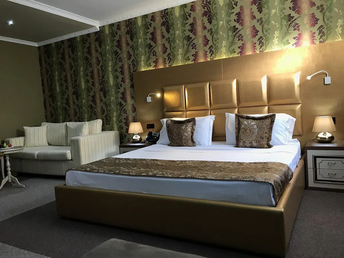 Hotel Deluxe Тирана