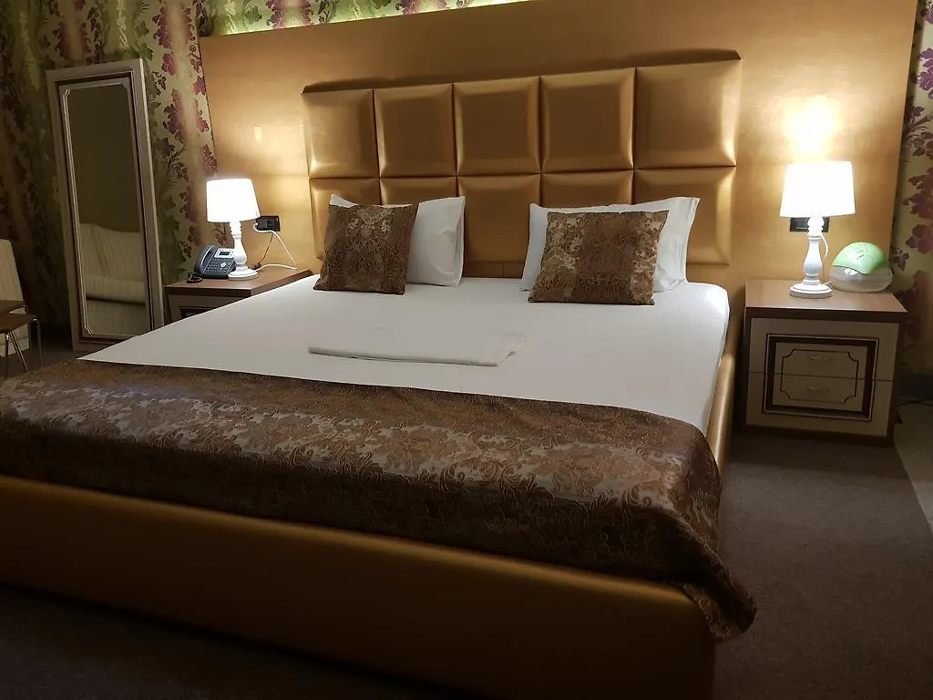 Hotel Deluxe Tiran 4*,